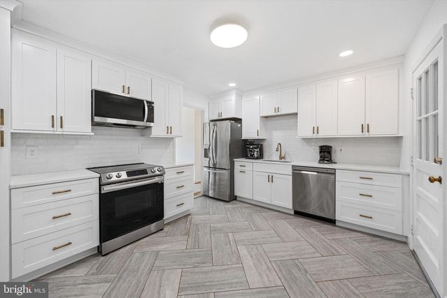 905 CAROLE CT SE, Vienna, VA 22180