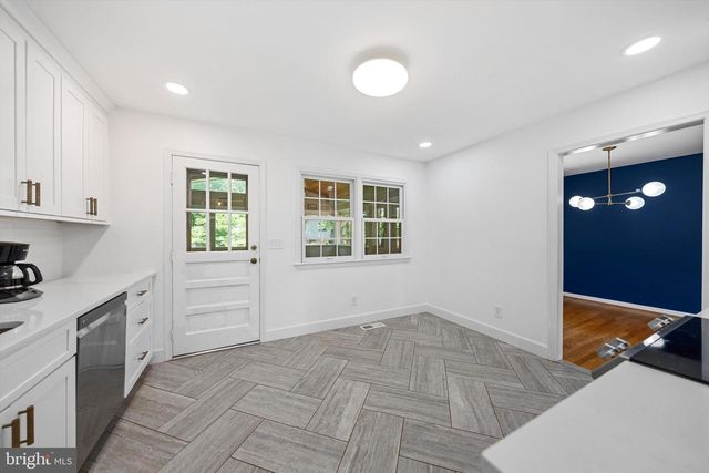 905 CAROLE CT SE, Vienna, VA 22180