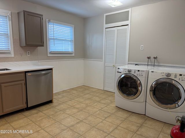 68 Virgin Islands Drive, Toms River, NJ 08757