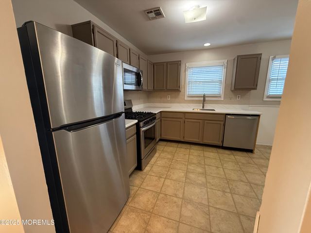 68 Virgin Islands Drive, Toms River, NJ 08757