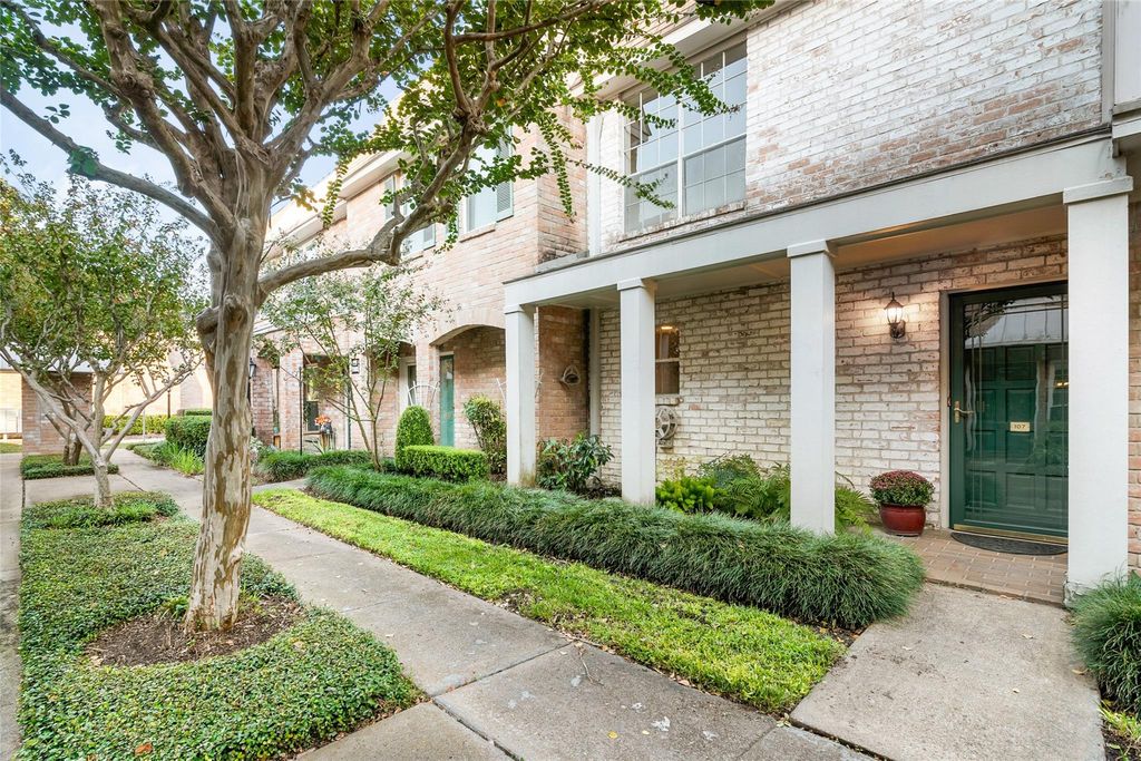 2228 S Piney Point Road 107, Houston, TX 77063