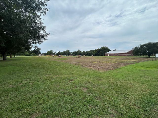650 E Adoue Street, Alvin, TX 77511