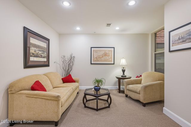 2000 Lancashire Ave 102, Louisville, KY 40205