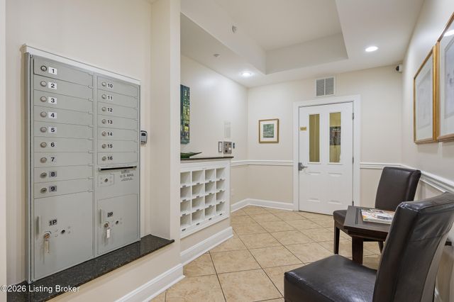 2000 Lancashire Ave 102, Louisville, KY 40205