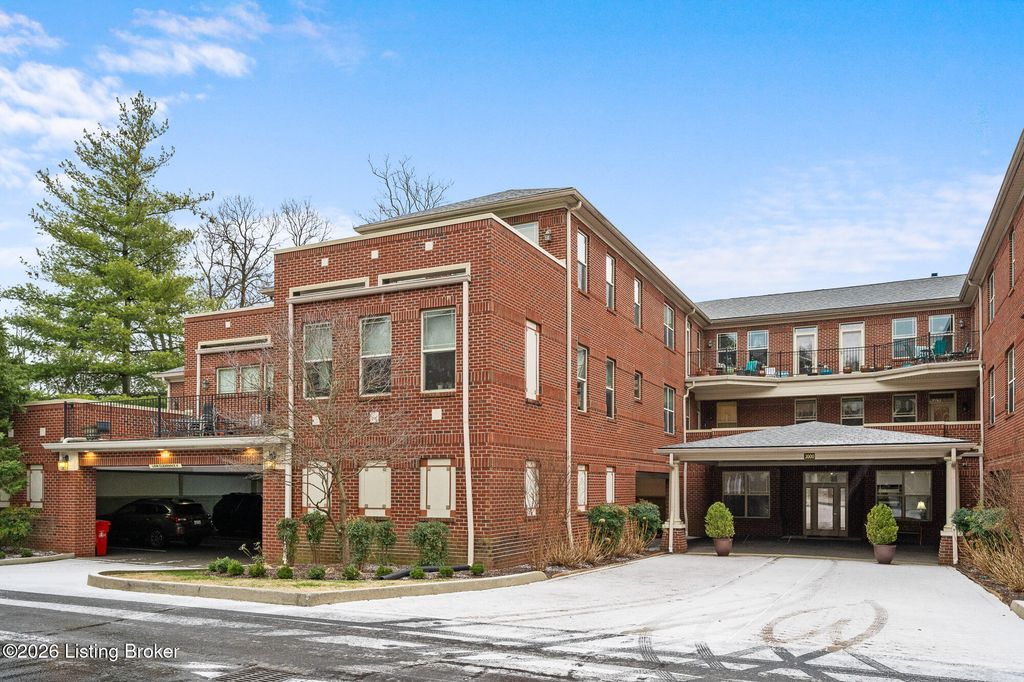 2000 Lancashire Ave 102, Louisville, KY 40205
