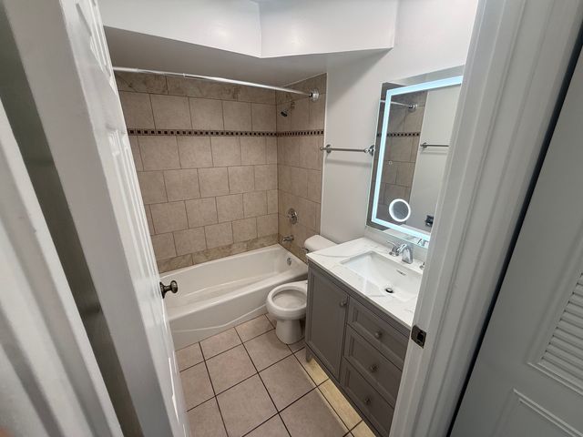 1442 Carriage Lane 2, Westmont, IL 60559