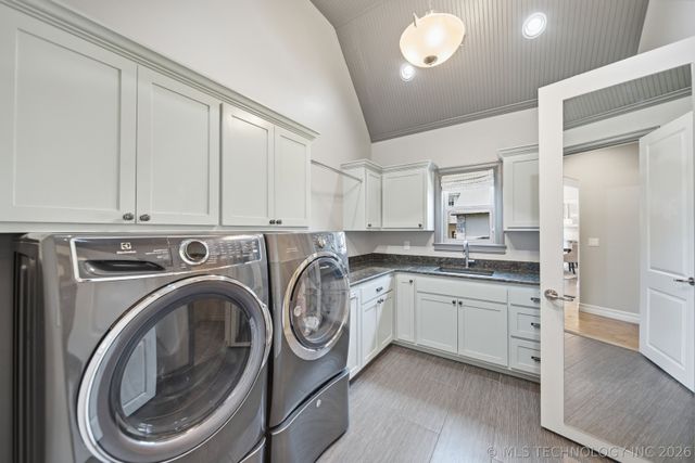 8007 S Galveston Court, Tulsa, OK 74132