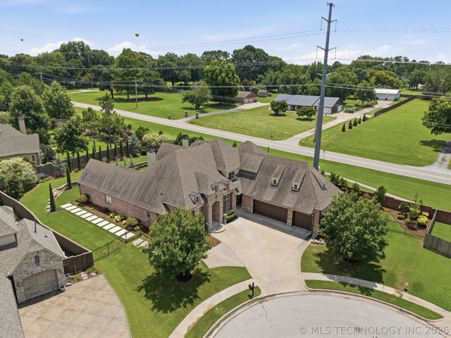 8007 S Galveston Court, Tulsa, OK 74132
