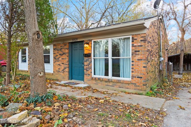 9818 Titan Dr, Louisville, KY 40229