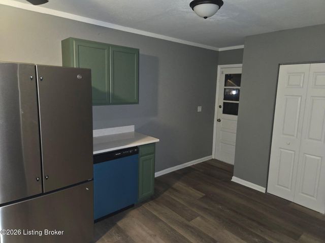 9818 Titan Dr, Louisville, KY 40229