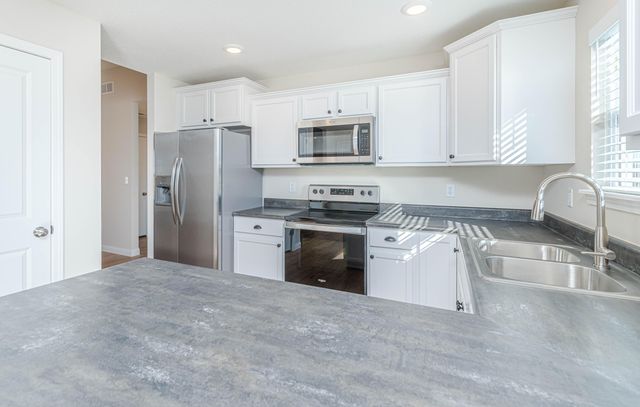 720 PROMENADE DR, Columbia, MO 65202