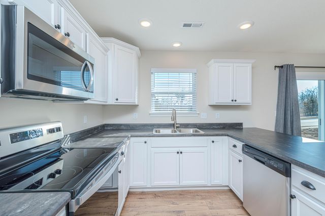 720 PROMENADE DR, Columbia, MO 65202