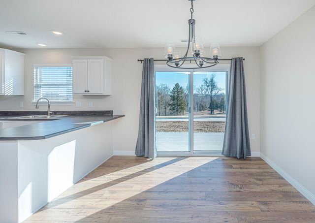 720 PROMENADE DR, Columbia, MO 65202