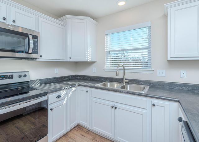 720 PROMENADE DR, Columbia, MO 65202