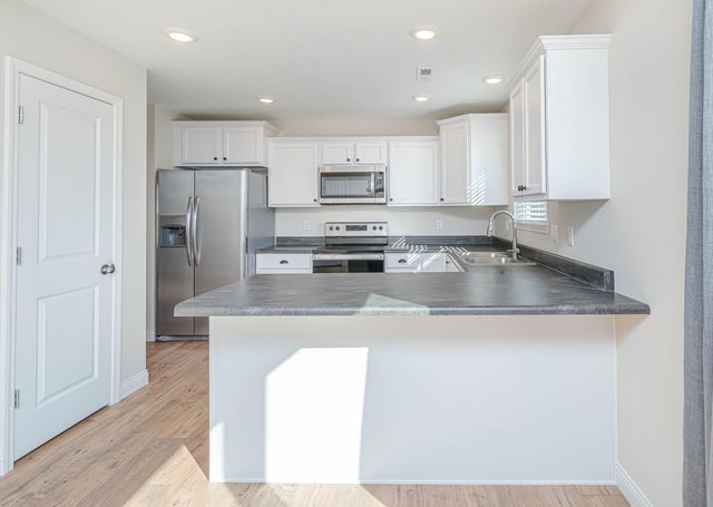 720 PROMENADE DR, Columbia, MO 65202