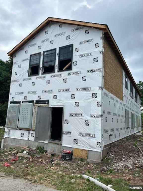 552 11th Street, Newark, NJ 07103