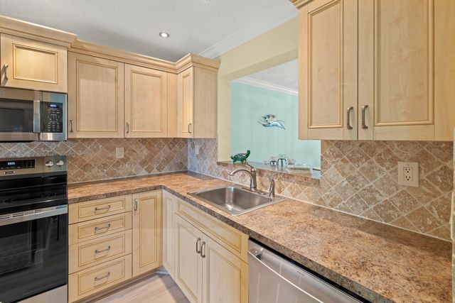 5820 Sugar Palm Ct E, Delray Beach, FL 33484