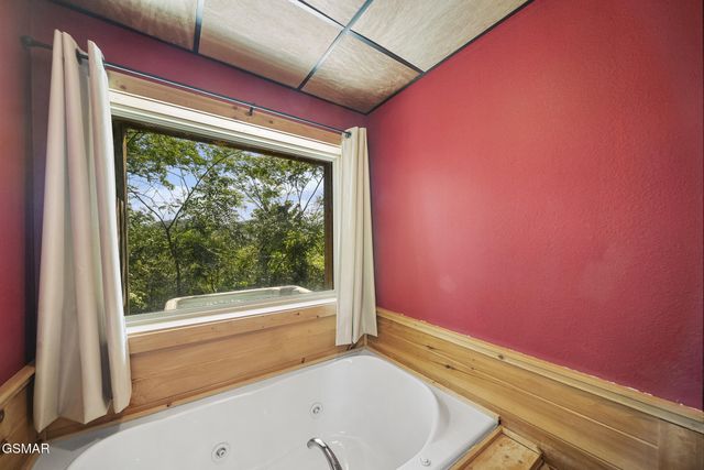 3916 Valley View Drive, Pigeon Forge, TN 37863