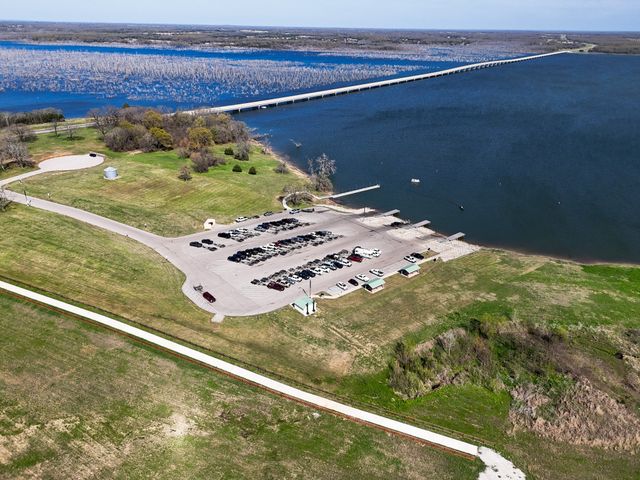 394 Crystal Cove, Dodd City, TX 75438