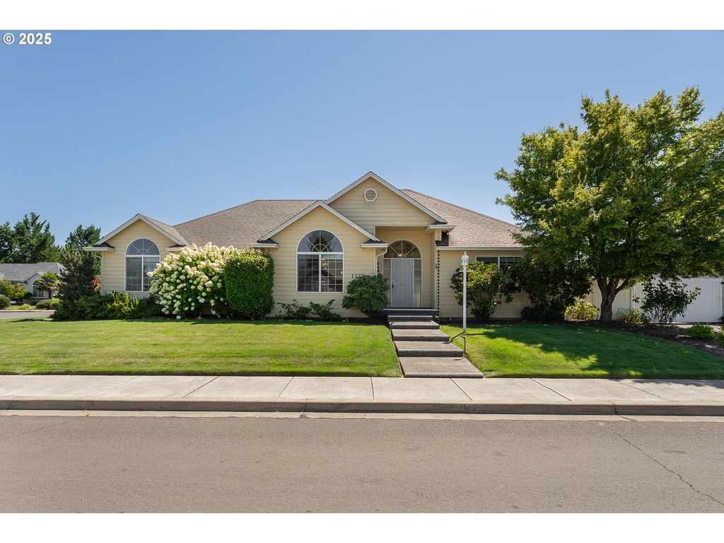 1123 Nw RIVERFRONT Dr, Roseburg, OR 97471