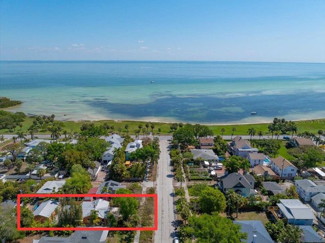 225 17TH AVENUE SE, St Petersburg, FL 33701