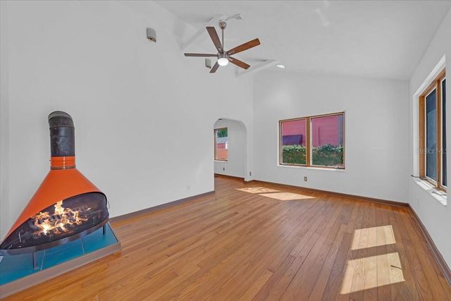 225 17TH AVENUE SE, St Petersburg, FL 33701