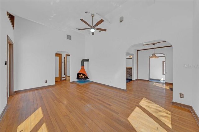 225 17TH AVENUE SE, St Petersburg, FL 33701