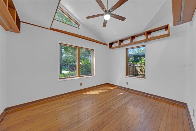 225 17TH AVENUE SE, St Petersburg, FL 33701