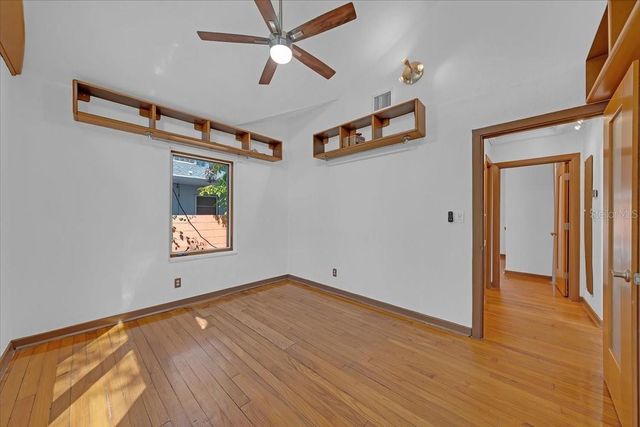 225 17TH AVENUE SE, St Petersburg, FL 33701