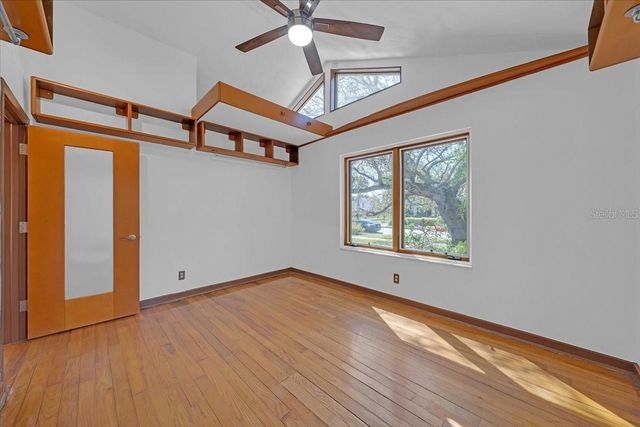 225 17TH AVENUE SE, St Petersburg, FL 33701