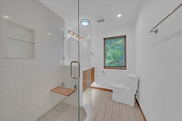 225 17TH AVENUE SE, St Petersburg, FL 33701