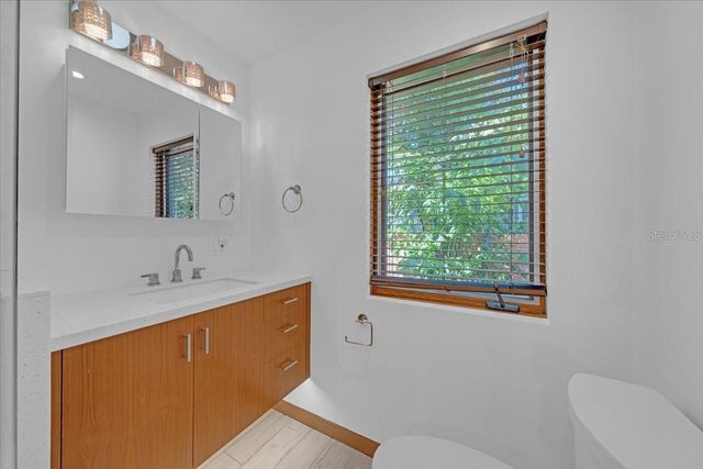 225 17TH AVENUE SE, St Petersburg, FL 33701