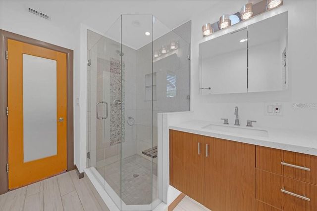 225 17TH AVENUE SE, St Petersburg, FL 33701