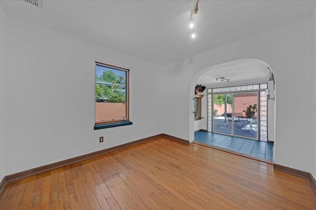 225 17TH AVENUE SE, St Petersburg, FL 33701