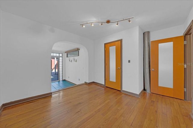 225 17TH AVENUE SE, St Petersburg, FL 33701