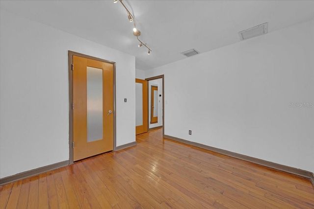 225 17TH AVENUE SE, St Petersburg, FL 33701