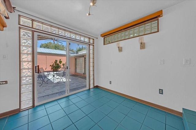 225 17TH AVENUE SE, St Petersburg, FL 33701