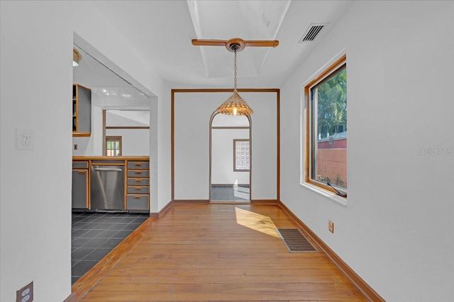 225 17TH AVENUE SE, St Petersburg, FL 33701