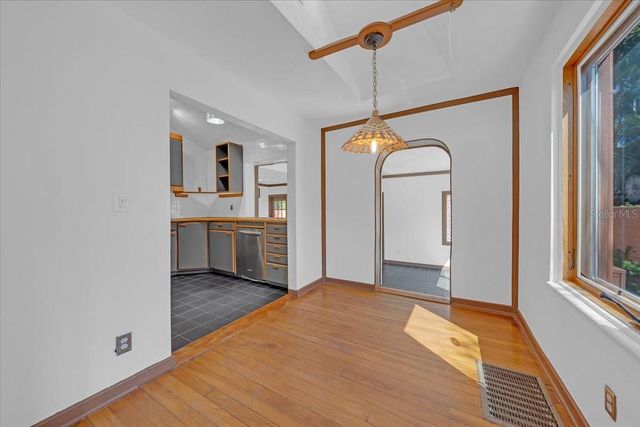 225 17TH AVENUE SE, St Petersburg, FL 33701