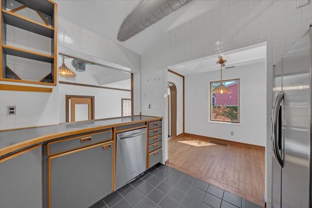 225 17TH AVENUE SE, St Petersburg, FL 33701