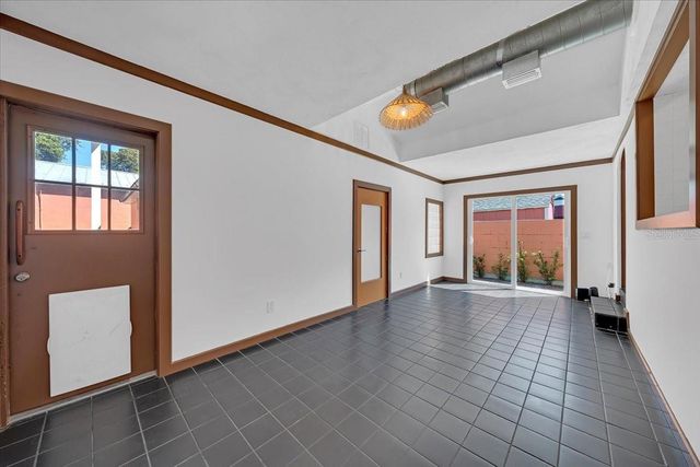 225 17TH AVENUE SE, St Petersburg, FL 33701