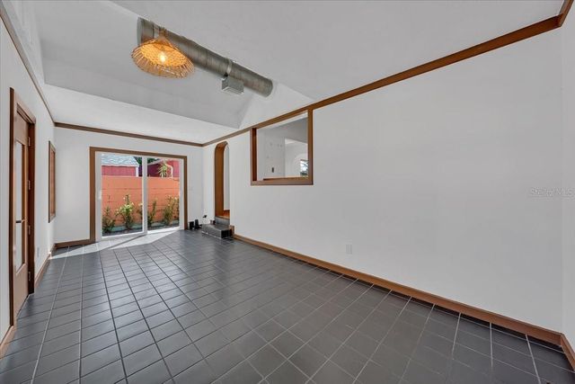 225 17TH AVENUE SE, St Petersburg, FL 33701