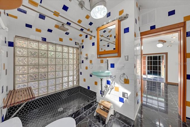 225 17TH AVENUE SE, St Petersburg, FL 33701