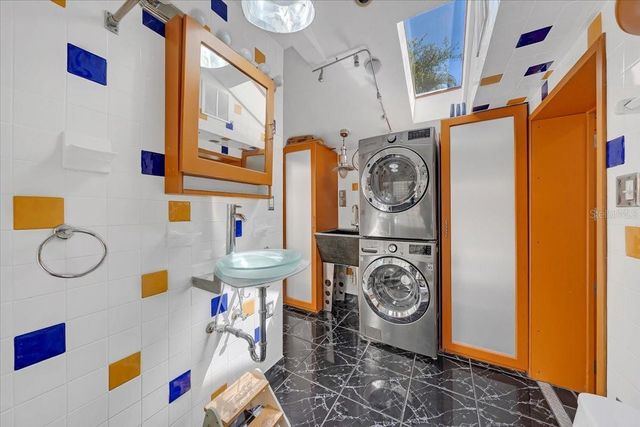 225 17TH AVENUE SE, St Petersburg, FL 33701