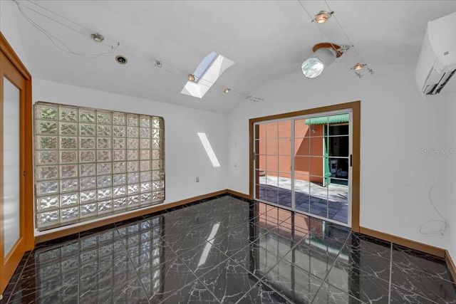 225 17TH AVENUE SE, St Petersburg, FL 33701