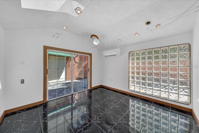 225 17TH AVENUE SE, St Petersburg, FL 33701