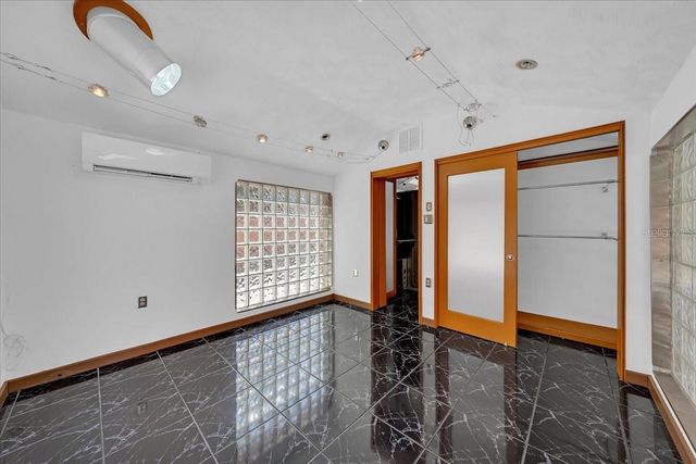 225 17TH AVENUE SE, St Petersburg, FL 33701