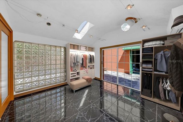 225 17TH AVENUE SE, St Petersburg, FL 33701