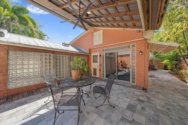 225 17TH AVENUE SE, St Petersburg, FL 33701