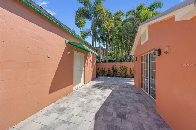 225 17TH AVENUE SE, St Petersburg, FL 33701